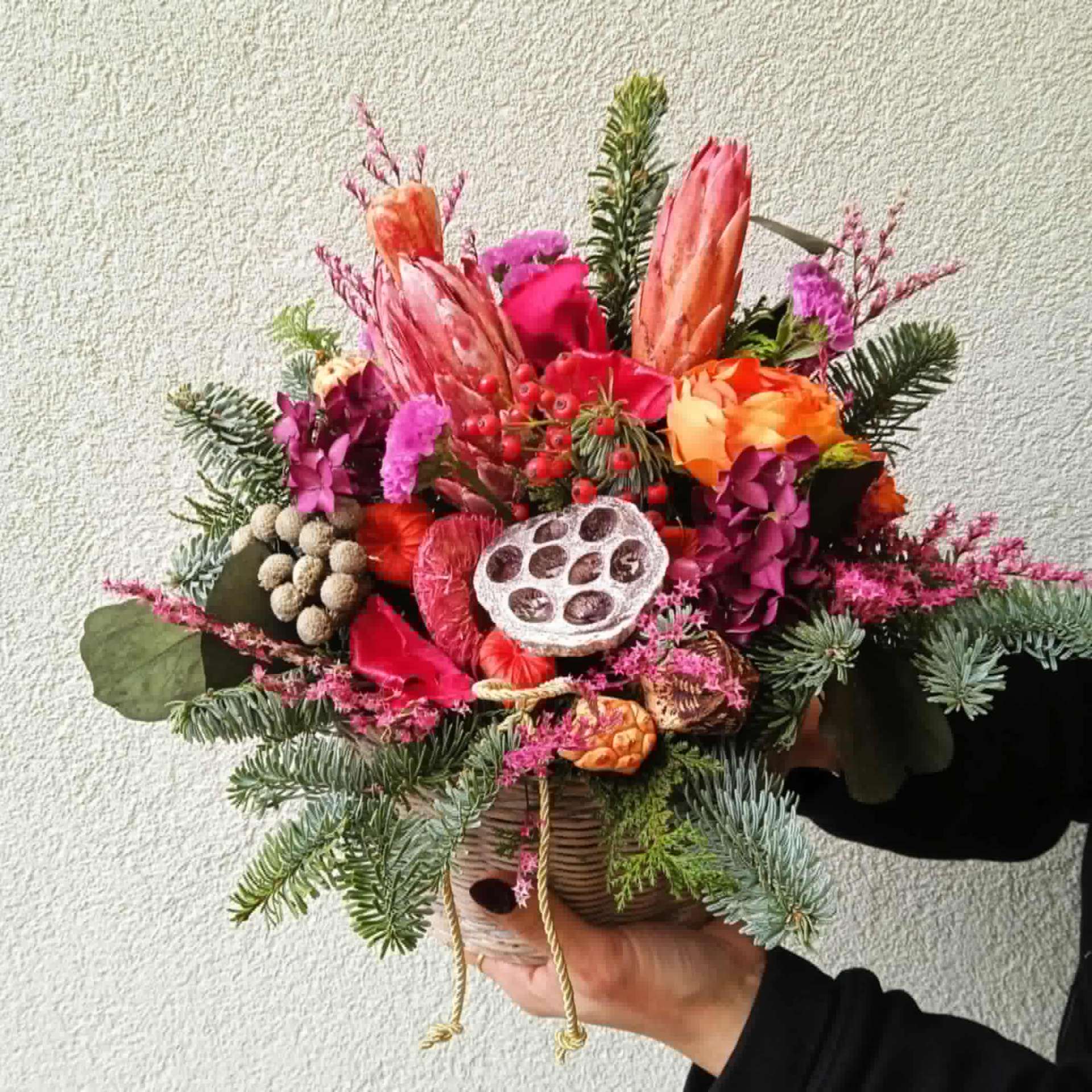 Farebný kvetinový aranžmán