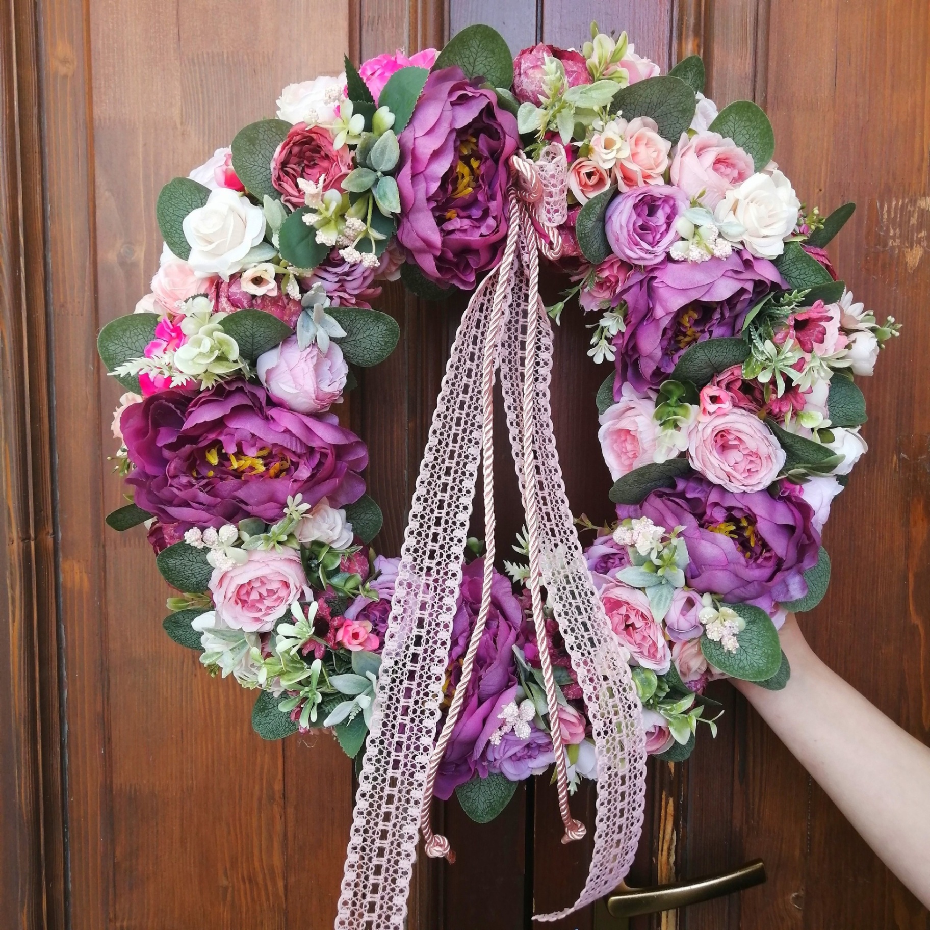 Kvetinový veniec s pivonkami